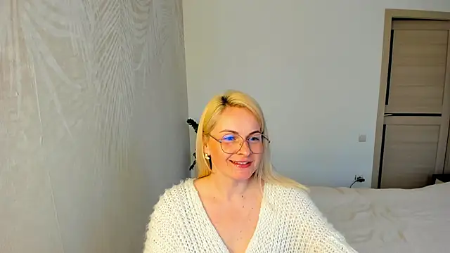 Snapshot of Alicee_Gracee chatting on April 1, 2:03 pm Alicee Gracee online show from April 1, 2:03 pm
