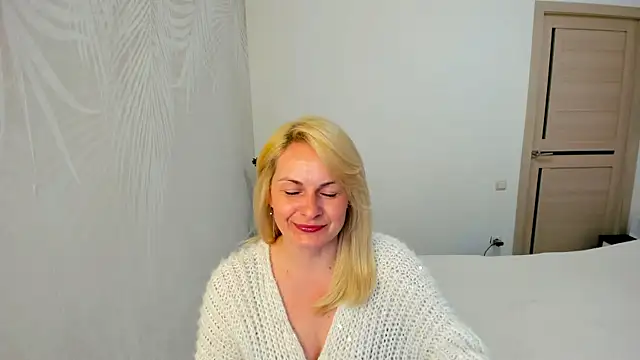 Snapshot of Alicee_Gracee chatting on April 3, 8:07 pm Alicee Gracee online show from April 3, 8:07 pm
