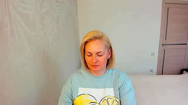 Snapshot of Alicee_Gracee chatting on April 13, 10:10 am Alicee Gracee online show from April 13, 10:10 am