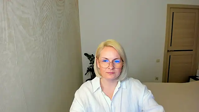 Snapshot of Alicee_Gracee chatting on April 14, 6:47 pm Alicee Gracee online show from April 14, 6:47 pm