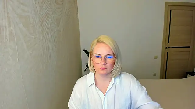 Snapshot of Alicee_Gracee chatting on April 15, 7:21 pm Alicee Gracee online show from April 15, 7:21 pm