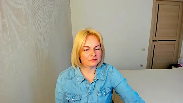 Snapshot of Alicee_Gracee chatting on April 19, 11:42 am Alicee Gracee online show from April 19, 11:42 am