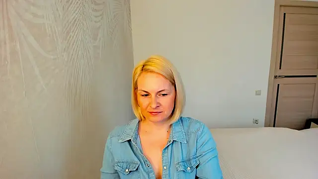 Snapshot of Alicee_Gracee chatting on April 20, 9:45 am Alicee Gracee online show from April 20, 9:45 am
