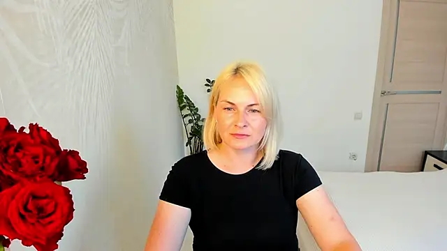 Snapshot of Alicee_Gracee chatting on June 15, 2:30 pm Alicee Gracee online show from June 15, 2:30 pm