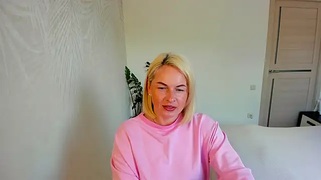 Snapshot of Alicee_Gracee chatting on June 21, 8:28 am Alicee Gracee online show from June 21, 8:28 am
