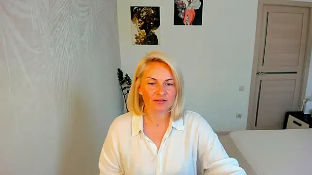 Snapshot of Alicee_Gracee chatting on July 9, 9:24 am Alicee Gracee online show from July 9, 9:24 am