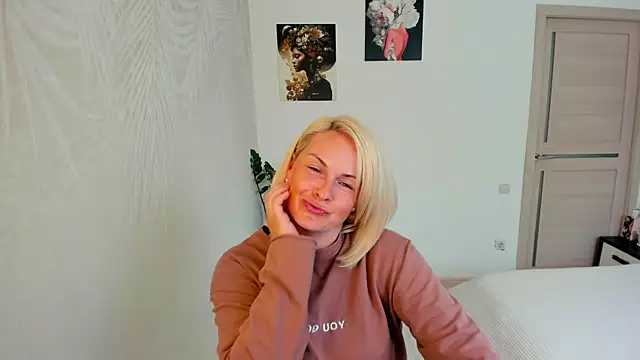 Snapshot of Alicee_Gracee chatting on July 17, 10:44 am Alicee Gracee online show from July 17, 10:44 am
