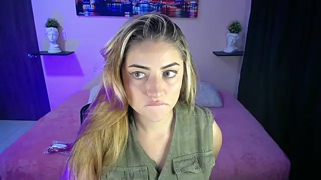 cristal-evanns online show from December 9, 1:29 am