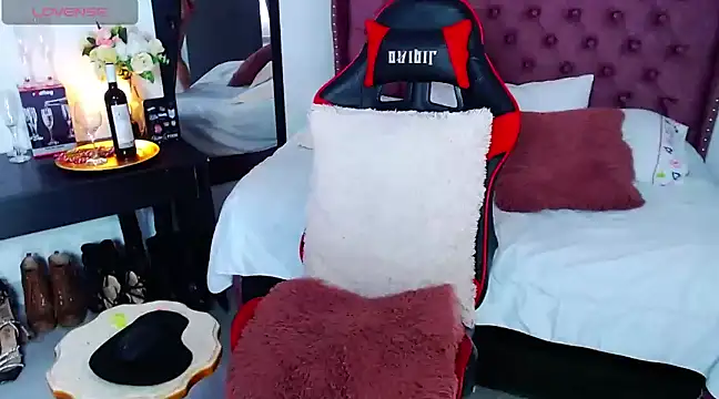 Snapshot of rubyylowell chatting on January 9, 12:52 pm rubyylowell online show from January 9, 12:52 pm