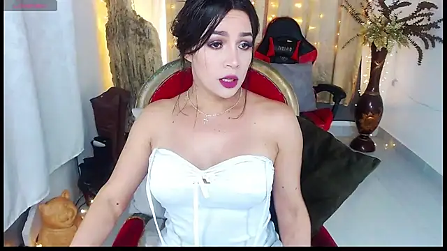 rubyylowell online show from August 3, 6:33 pm