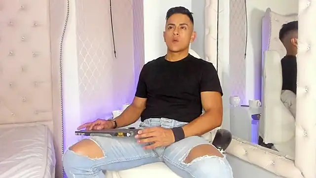 Lucii fer  online show from February 10, 11:25 am