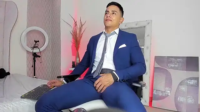 Snapshot of Lucii_fer_ chatting on May 4, 12:01 pm Lucii fer online show from May 4, 12:01 pm