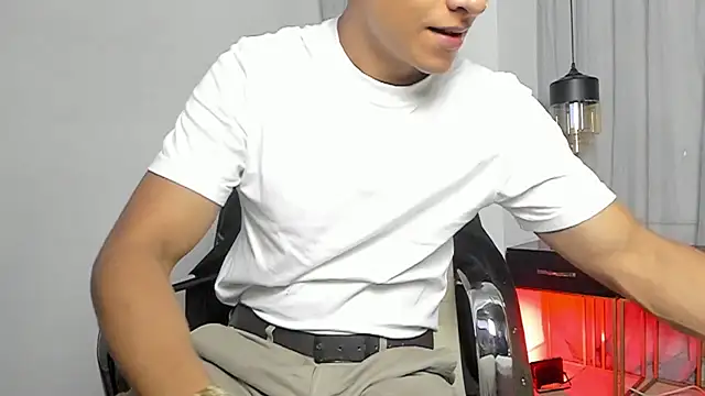 Snapshot of Lucii_fer_ chatting on July 28, 12:12 pm Lucii fer online show from July 28, 12:12 pm