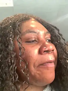 Snapshot of bonbonaumiel chatting on December 16, 10:18 am bonbonaumiel online show from December 16, 10:18 am