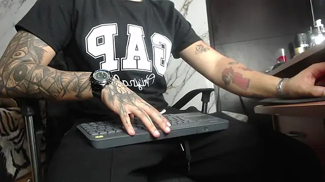 Dereck Dickson online show from January 17, 3:33 am