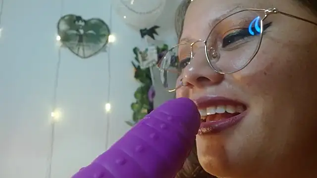 Snapshot of miss_evoleth2 chatting on March 6, 3:14 am miss evoleth2 online show from March 6, 3:14 am