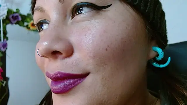 Snapshot of miss_evoleth2 chatting on March 10, 12:15 am miss evoleth2 online show from March 10, 12:15 am