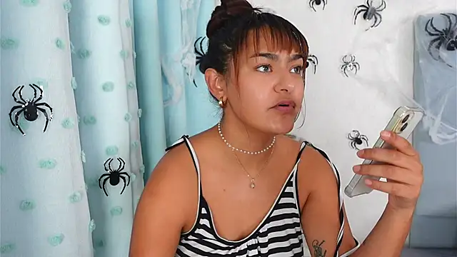 Snapshot of AshiaEkta1 chatting on November 18, 6:40 am AshiaEkta1 online show from November 18, 6:40 am