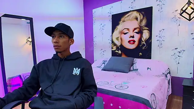 Snapshot of alejandro_king1 chatting on February 19, 1:06 pm alejandro king1 online show from February 19, 1:06 pm