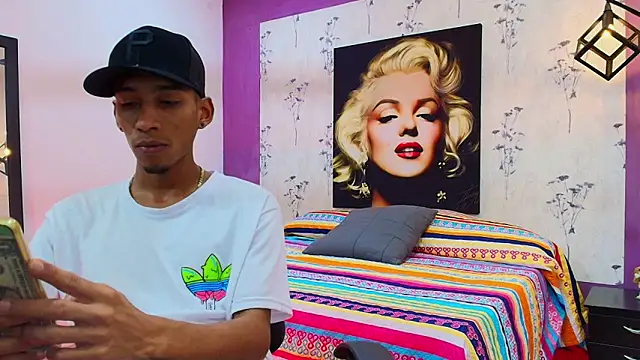 Snapshot of alejandro_king1 chatting on February 24, 12:48 pm alejandro king1 online show from February 24, 12:48 pm