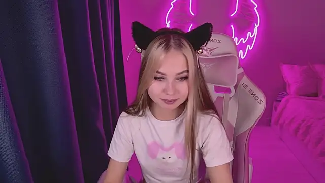 Snapshot of tikkisa chatting on December 3, 2:38 pm tikkisa online show from December 3, 2:38 pm