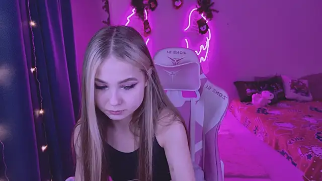 Snapshot of tikkisa chatting on December 23, 4:28 pm tikkisa online show from December 23, 4:28 pm