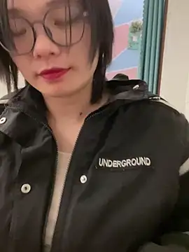 Snapshot of Bella0815 chatting on March 1, 8:13 am Bella0815 online show from March 1, 8:13 am