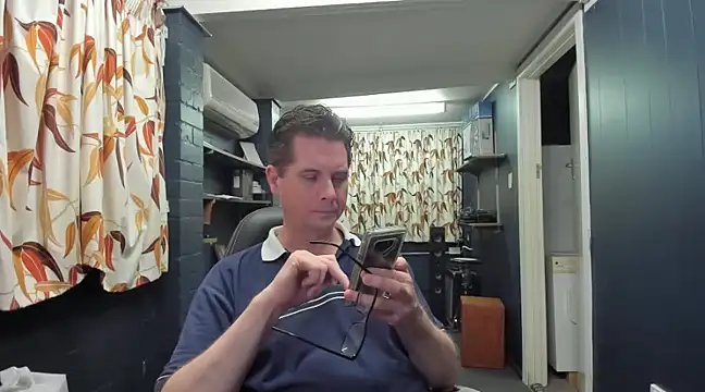 tilobinder online show from December 3, 12:16 pm