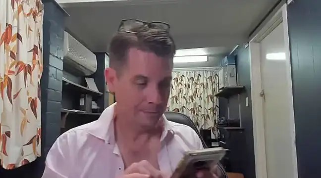 tilobinder online show from December 14, 4:20 pm