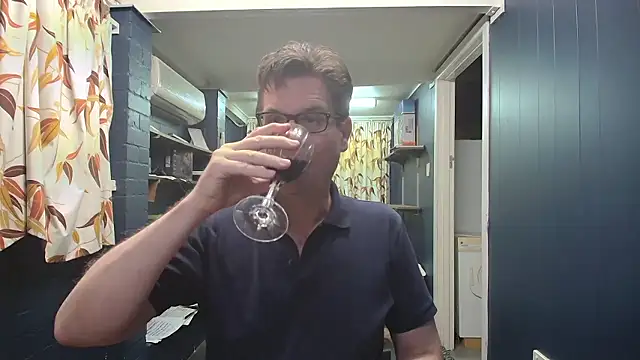 Snapshot of tilobinder chatting on January 8, 2:41 pm tilobinder online show from January 8, 2:41 pm