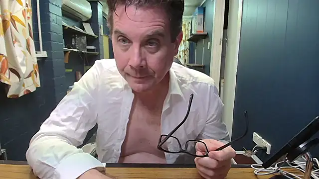 Snapshot of tilobinder chatting on January 18, 3:16 pm tilobinder online show from January 18, 3:16 pm