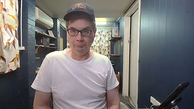 Snapshot of tilobinder chatting on January 19, 4:00 pm tilobinder online show from January 19, 4:00 pm