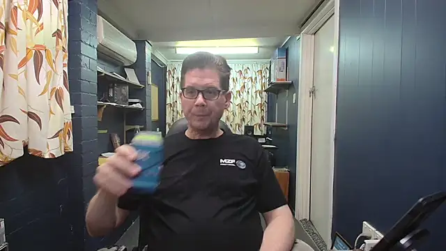 Snapshot of tilobinder chatting on February 22, 2:37 pm tilobinder online show from February 22, 2:37 pm