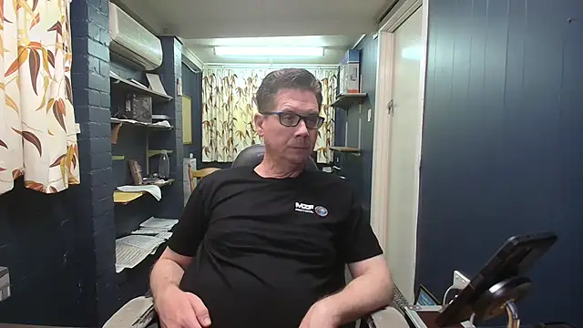 Snapshot of tilobinder chatting on February 24, 2:59 pm tilobinder online show from February 24, 2:59 pm