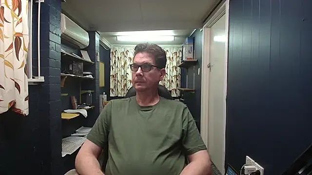 Snapshot of tilobinder chatting on February 26, 2:05 pm tilobinder online show from February 26, 2:05 pm