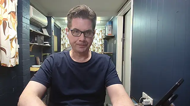 Snapshot of tilobinder chatting on February 28, 2:51 pm tilobinder online show from February 28, 2:51 pm