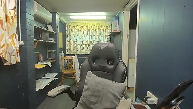 Snapshot of tilobinder chatting on March 6, 2:57 pm tilobinder online show from March 6, 2:57 pm