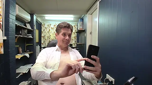 Snapshot of tilobinder chatting on March 14, 3:17 pm tilobinder online show from March 14, 3:17 pm