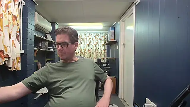 Snapshot of tilobinder chatting on March 15, 2:45 pm tilobinder online show from March 15, 2:45 pm