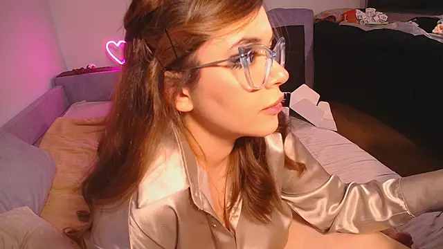 Snapshot of CutiePie3 chatting on December 12, 12:27 am CutiePie3 online show from December 12, 12:27 am