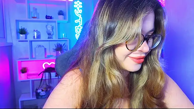 Snapshot of CutiePie3 chatting on October 5, 5:33 pm CutiePie3 online show from October 5, 5:33 pm