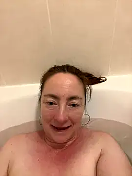 LouiseTswing online show from December 1, 4:40 pm