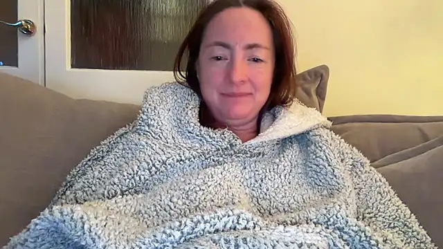 LouiseTswing online show from December 9, 11:03 pm