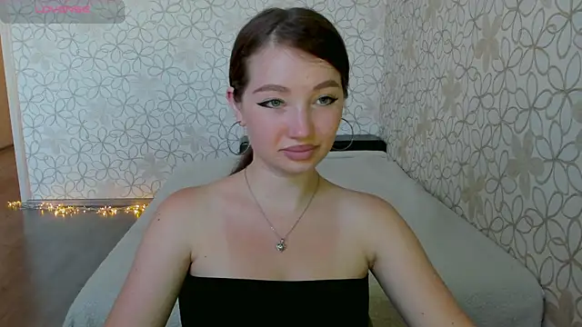 Snapshot of Lissa_Cristal chatting on June 28, 11:27 am Lissa Cristal online show from June 28, 11:27 am