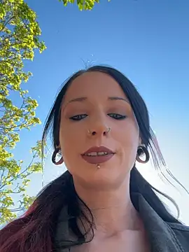 MissMidnightUK online show from April 30, 4:46 pm