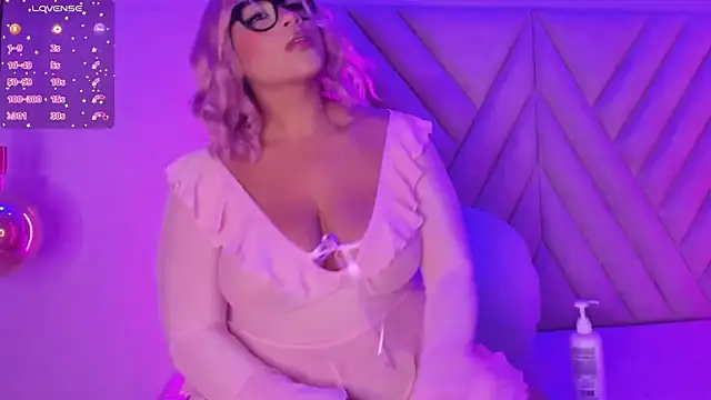 Snapshot of SussieRogers chatting on September 20, 1:01 pm SussieRogers online show from September 20, 1:01 pm