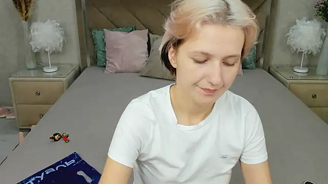 Snapshot of MiaKarlos chatting on July 28, 1:23 am MiaKarlos online show from July 28, 1:23 am