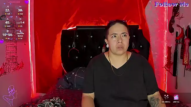 katieeandsharonn online show from December 17, 11:49 am