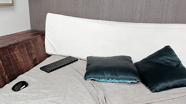 DRACARYSS  online show from December 23, 1:13 pm