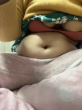 Snapshot of Hot-Anuska chatting on December 27, 6:35 am Hot-Anuska online show from December 27, 6:35 am